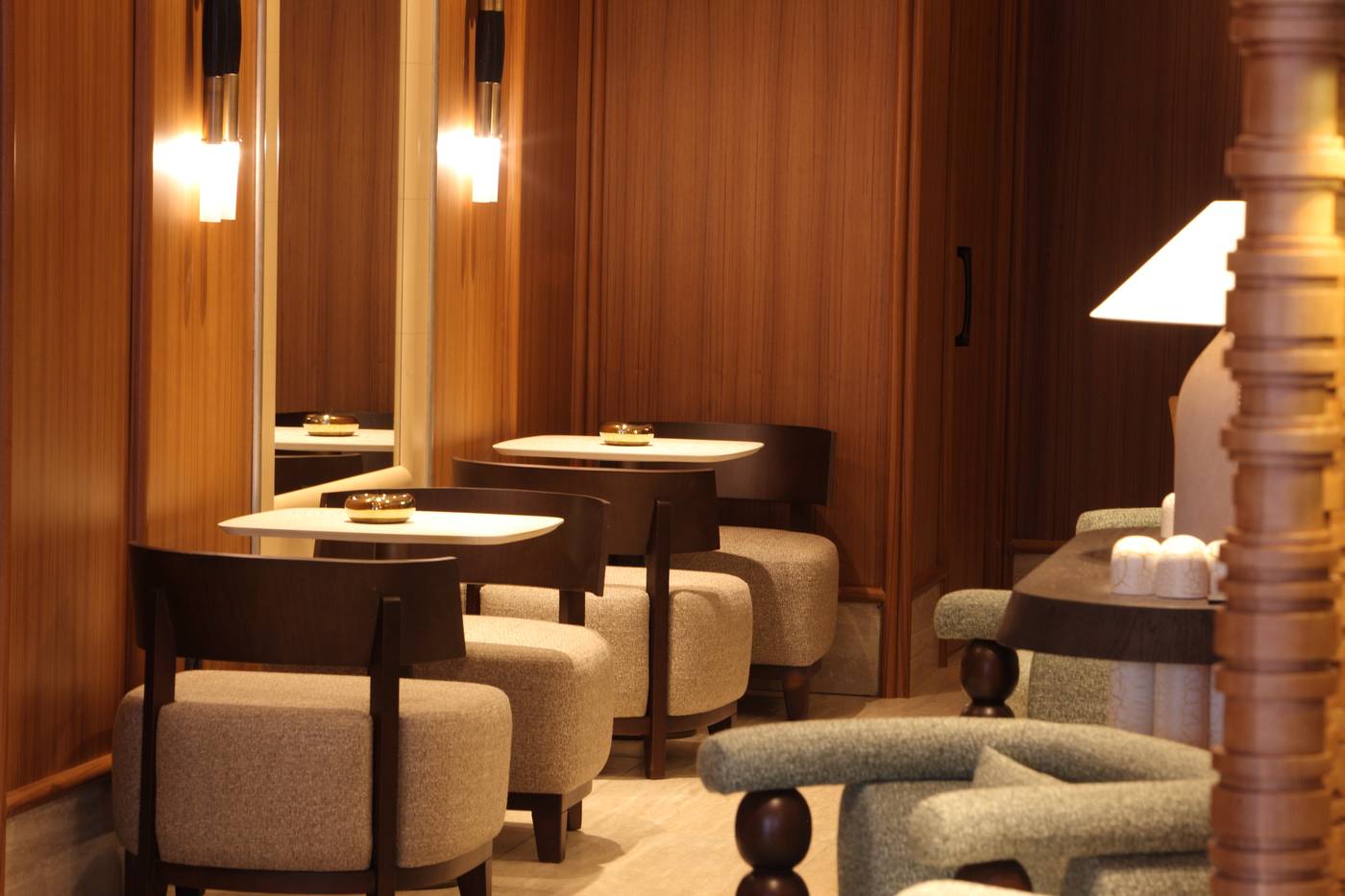 Housez-Suites-and-Apartments-Restaurant-13