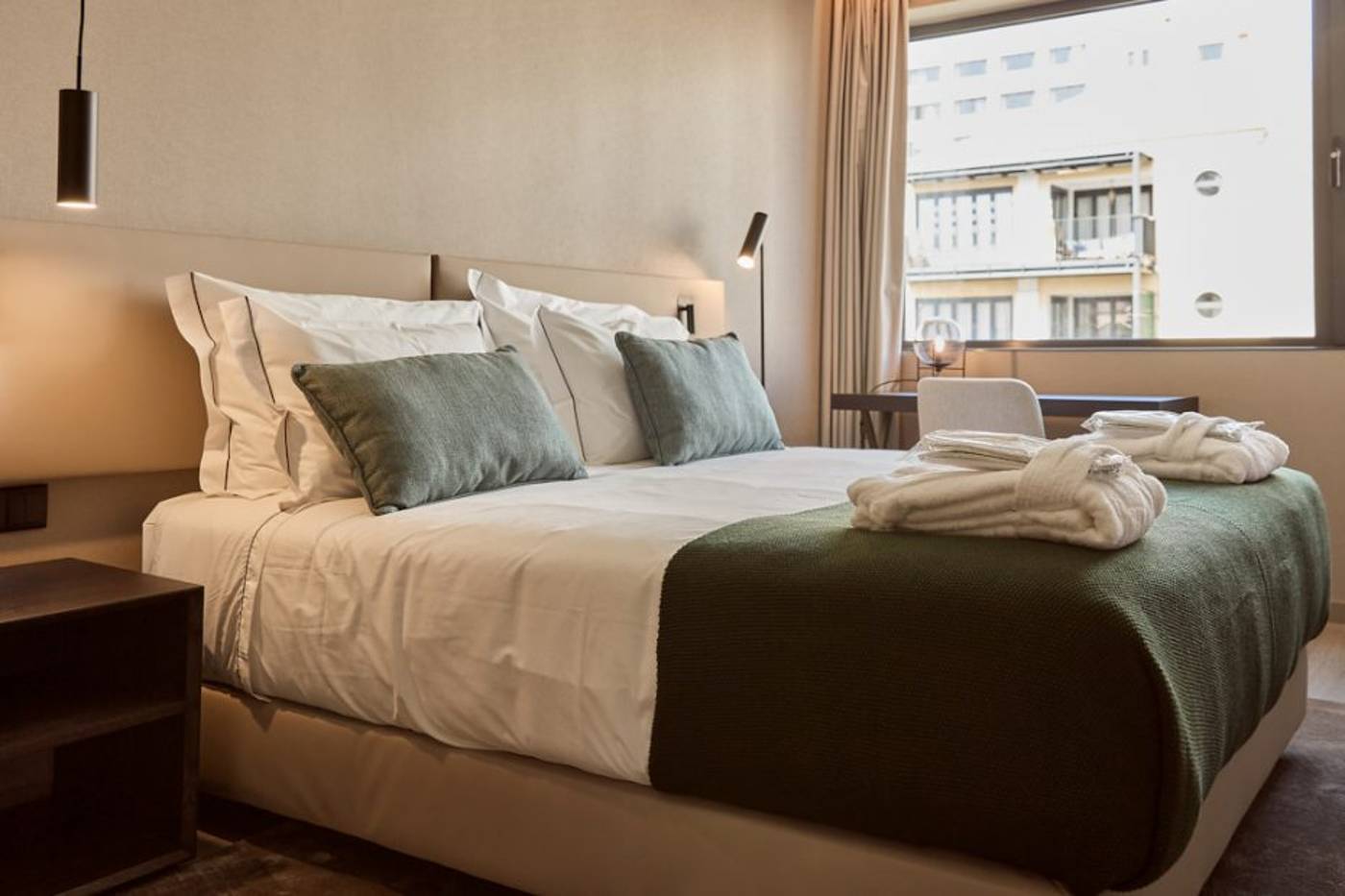 Omid-Saldanha-Hotel-Room-5