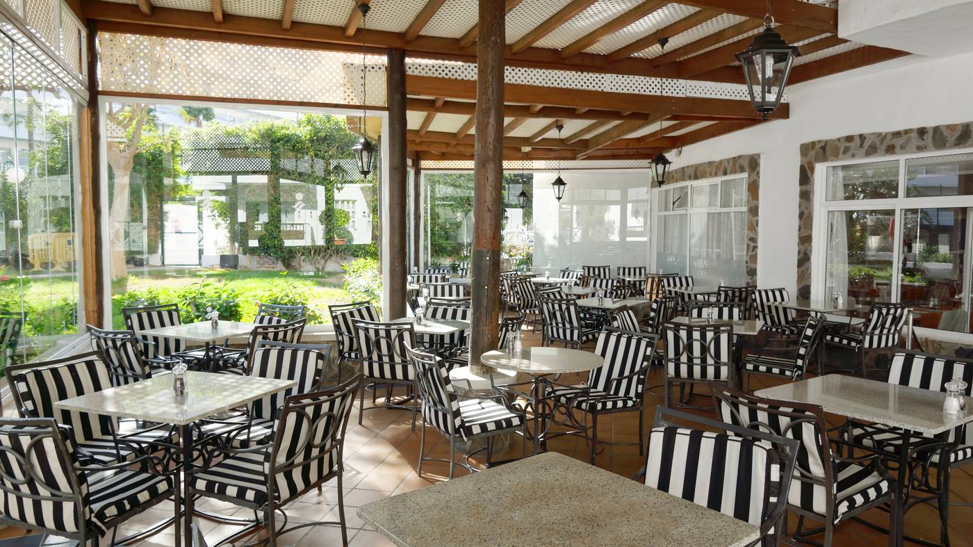 Servatur-Waikiki-Terrace-14