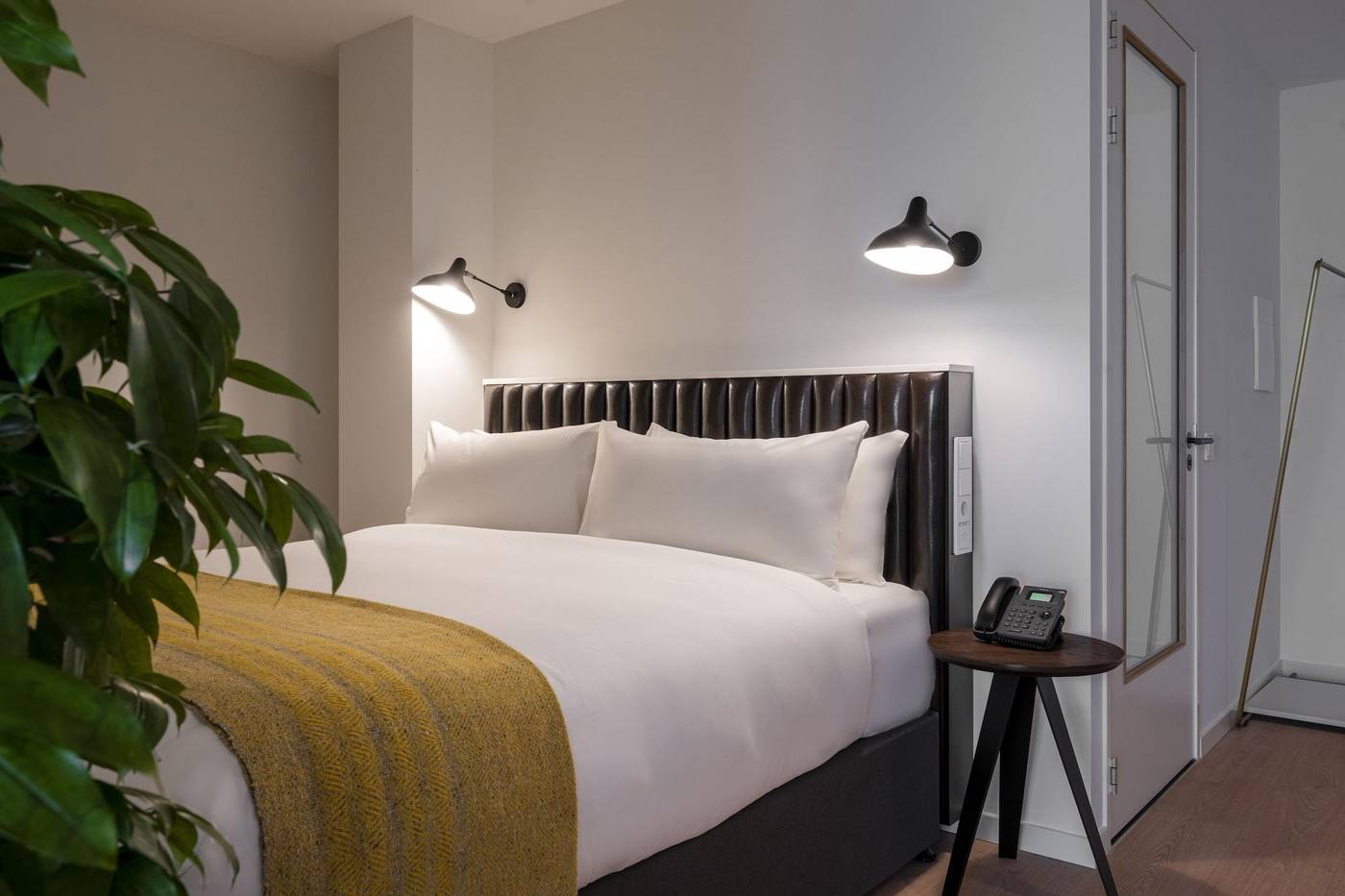 Premier-Suites-Plus-Amsterdam-Room-31