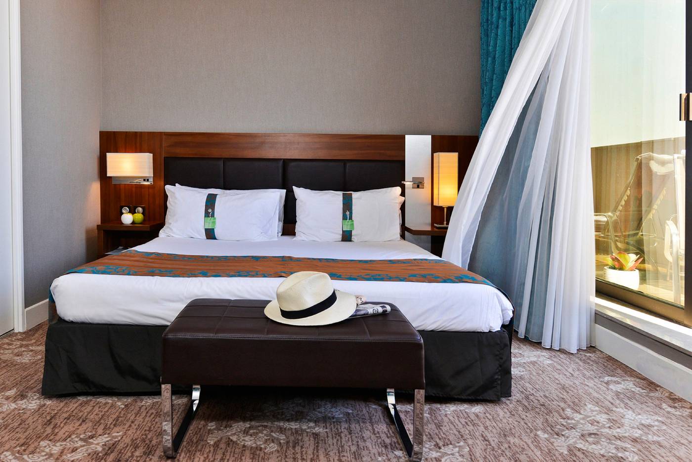 Holiday-Inn-Nice-Room-18