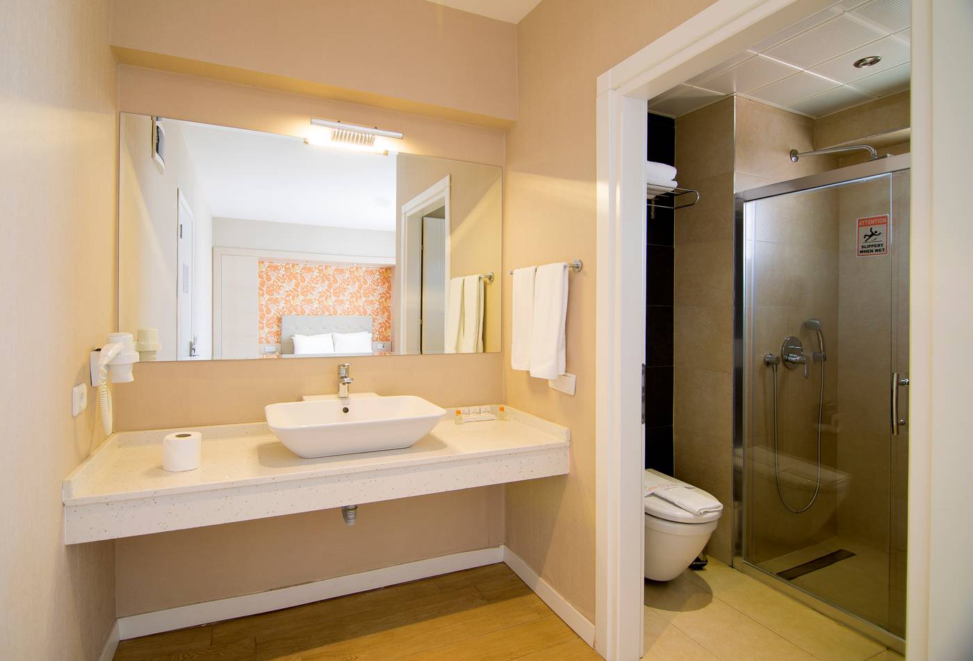 Mirage-World-Room-37