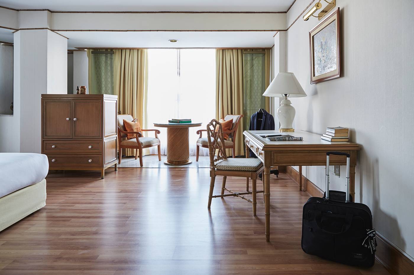 Montien-Hotel-Surawong-Room-11