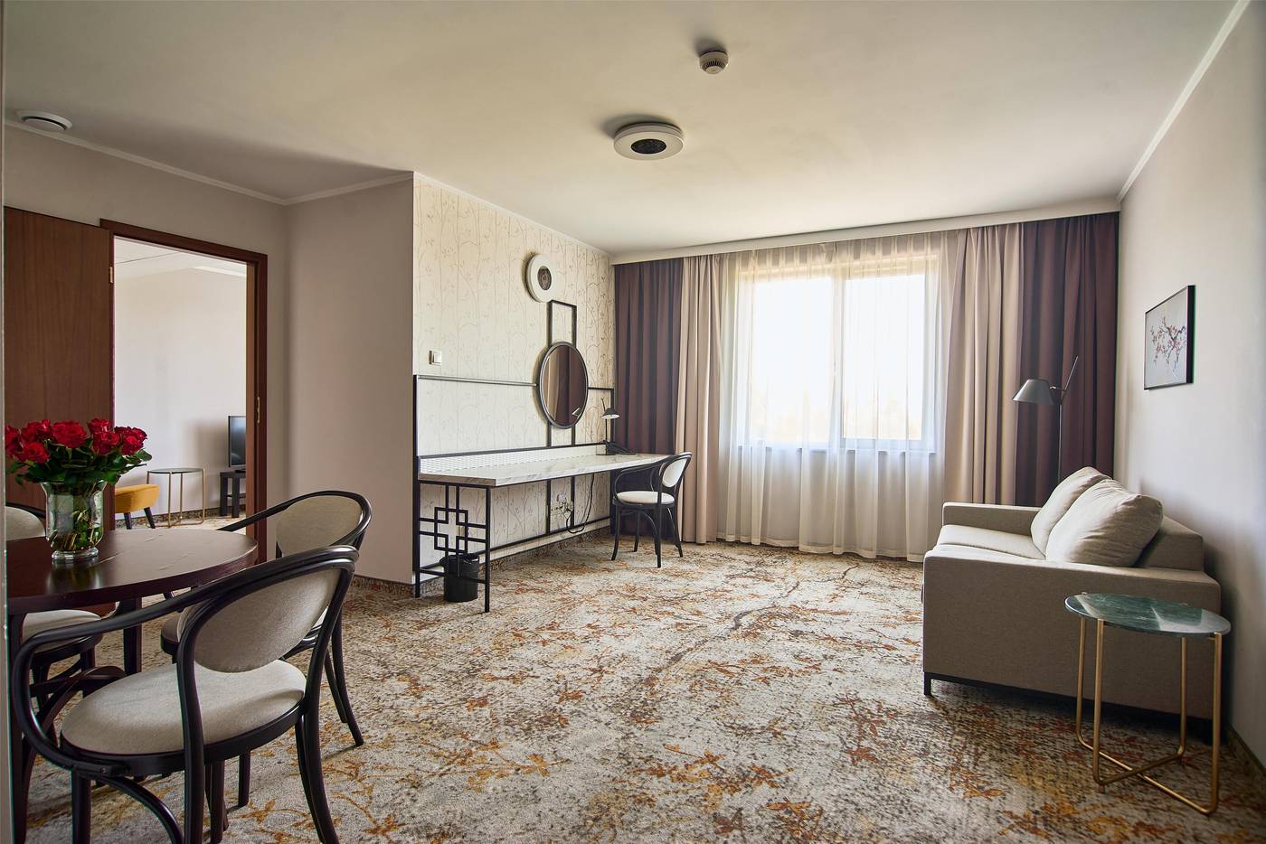 Metropolo-By-Golden-Tulip-Room-6