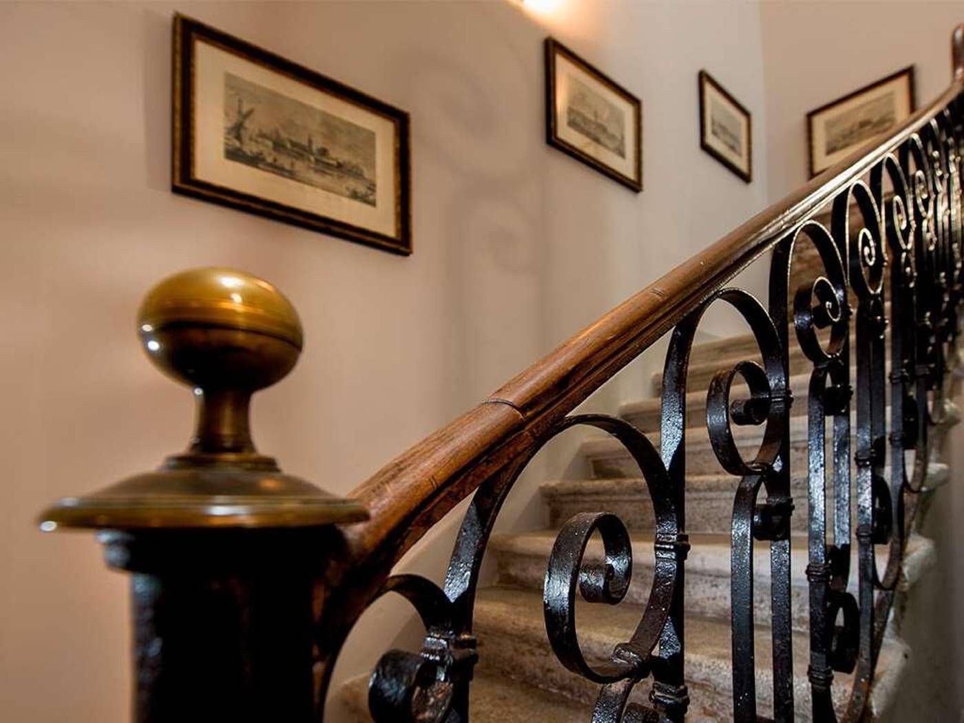 Sonder-Salute-Palace-Bar-21