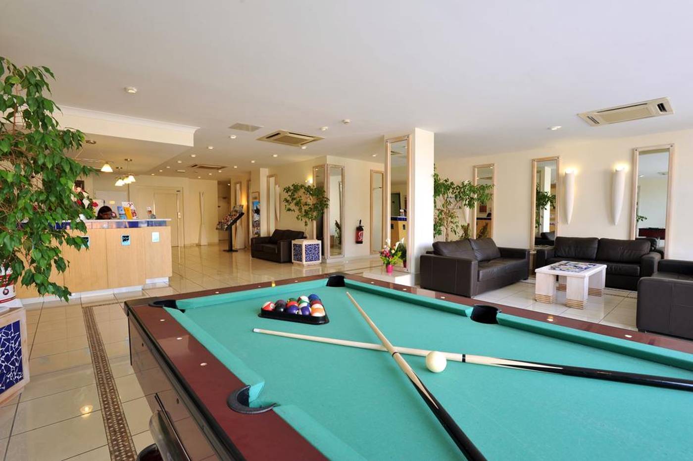 Inter-Hotel-Sea-Side-Park-Lobby-29