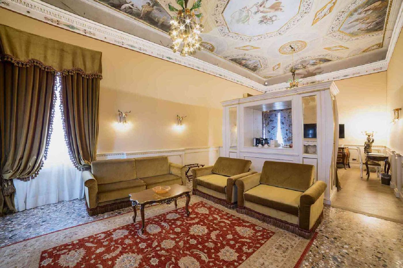 Nani-Mocenigo-Palace-Room-42