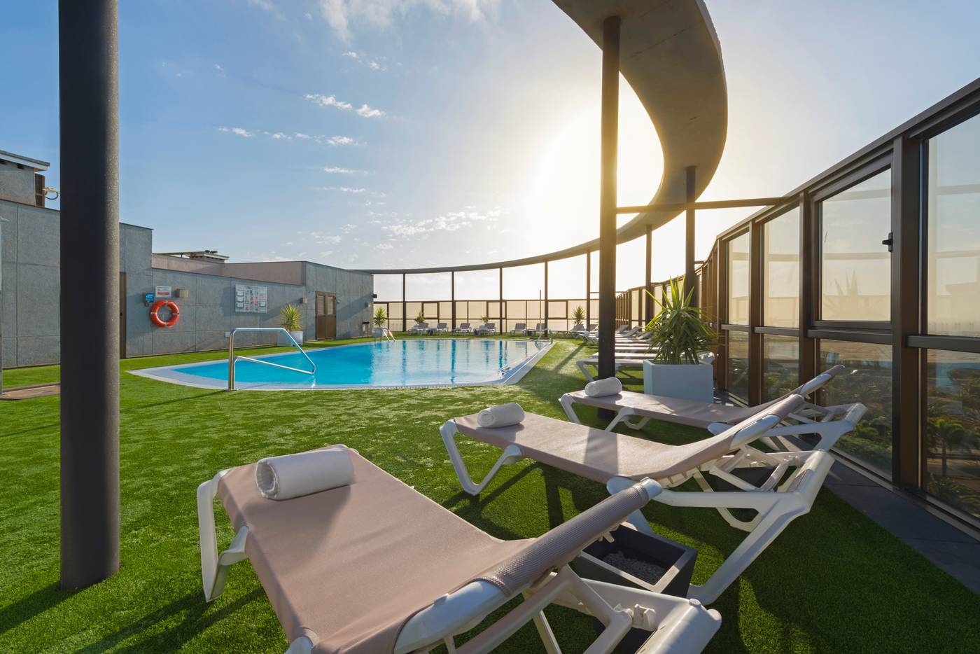 Elba-Vecindario-Aeropuerto-Business---Convention-Pool-1