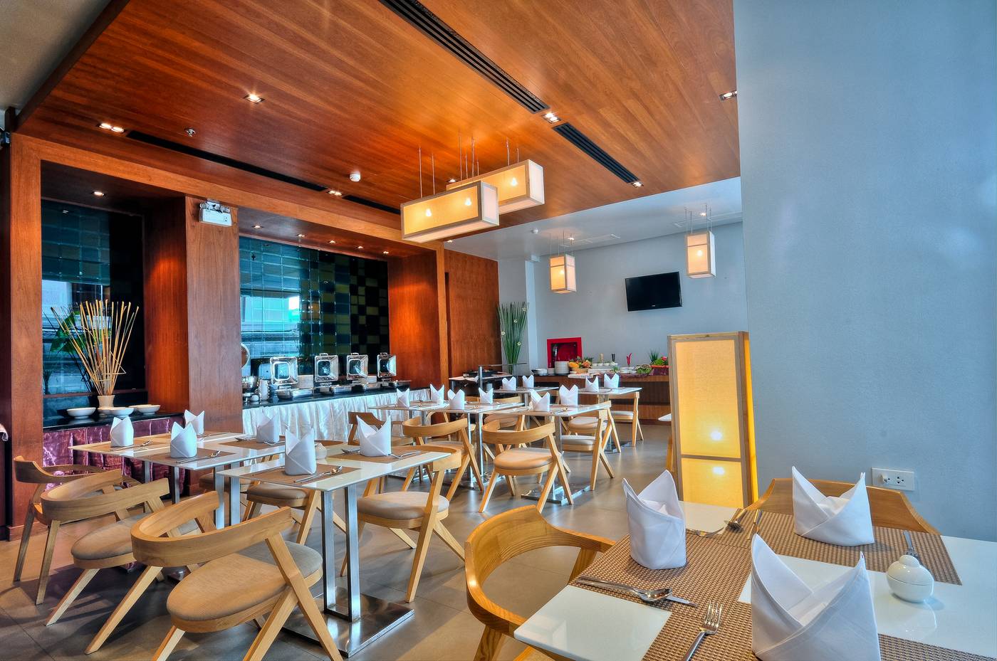 The-Ashlee-Heights-Patong-Restaurant-18