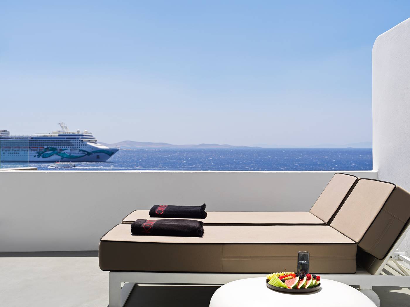 Kouros-Hotel---Suites-Room-22