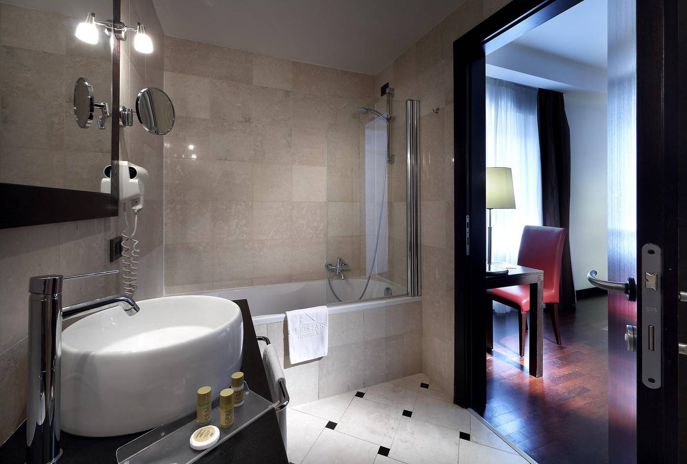 International-Palace-Room-23