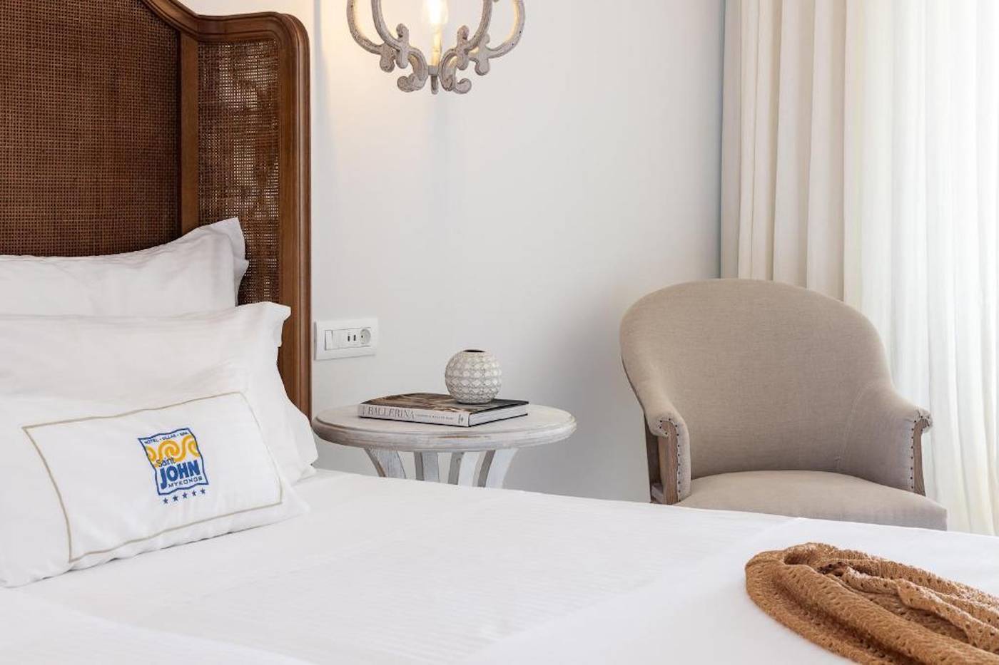 Saint-John-Hotel-Villas---Spa-Room-58