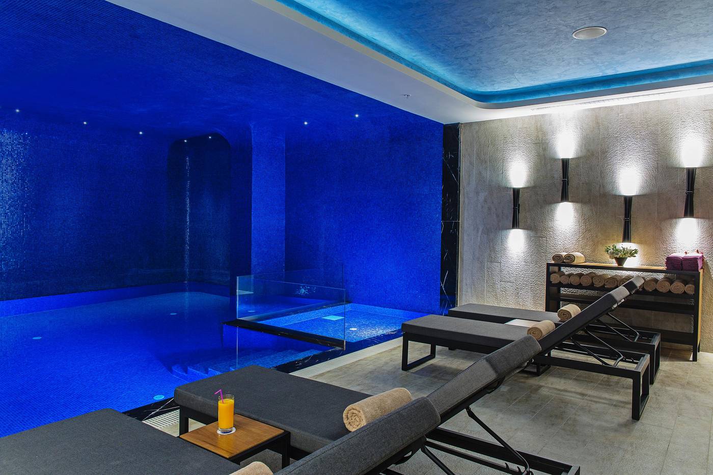 Arts-Hotel-Istanbul-Pool-62