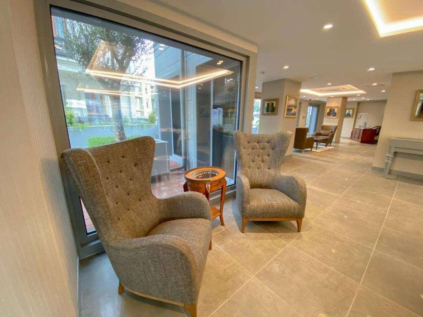 Eresin-Hotels-Express-Lobby-16