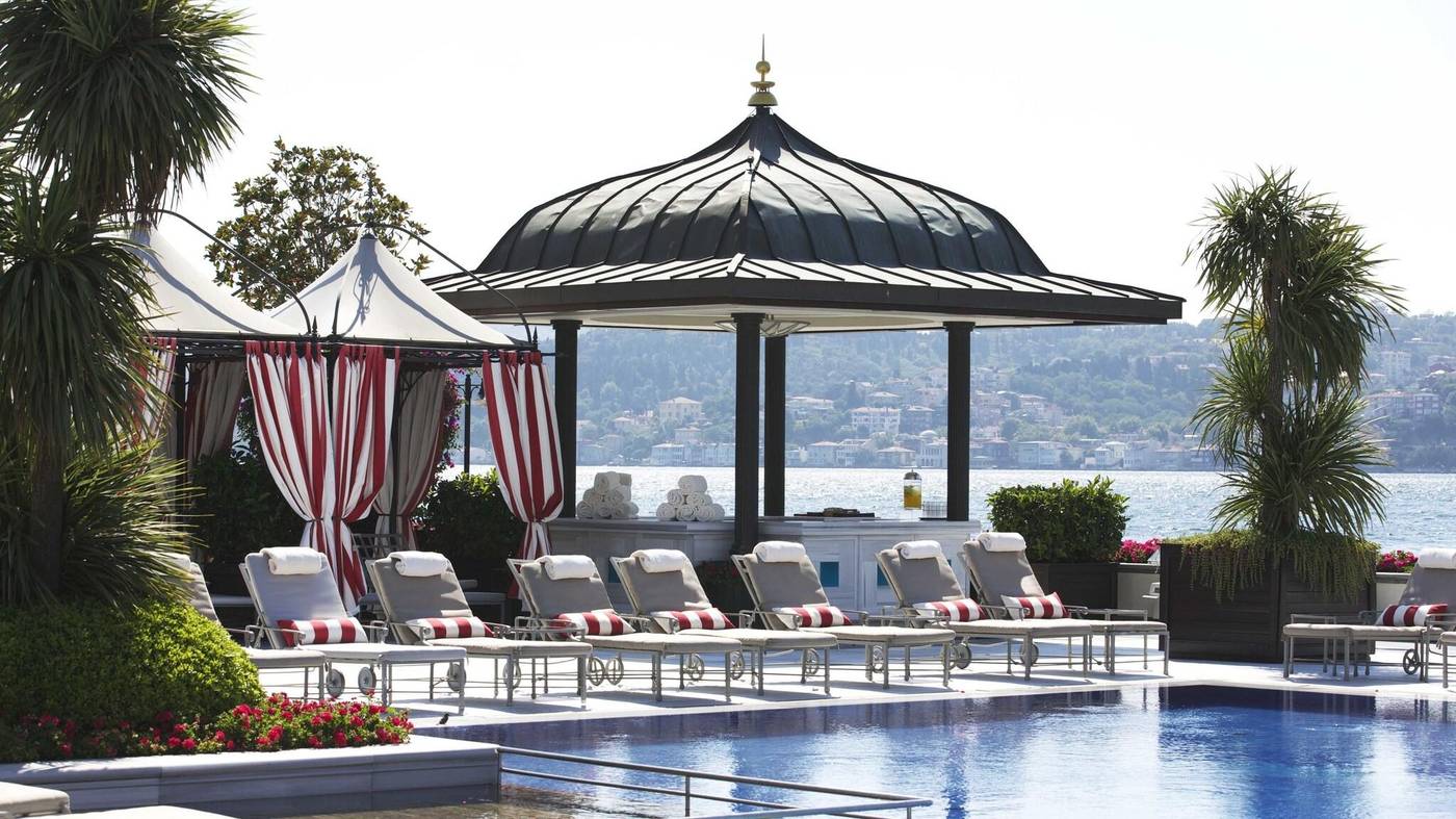 Four-Seasons-at-the-Bosphorus-Pool-2