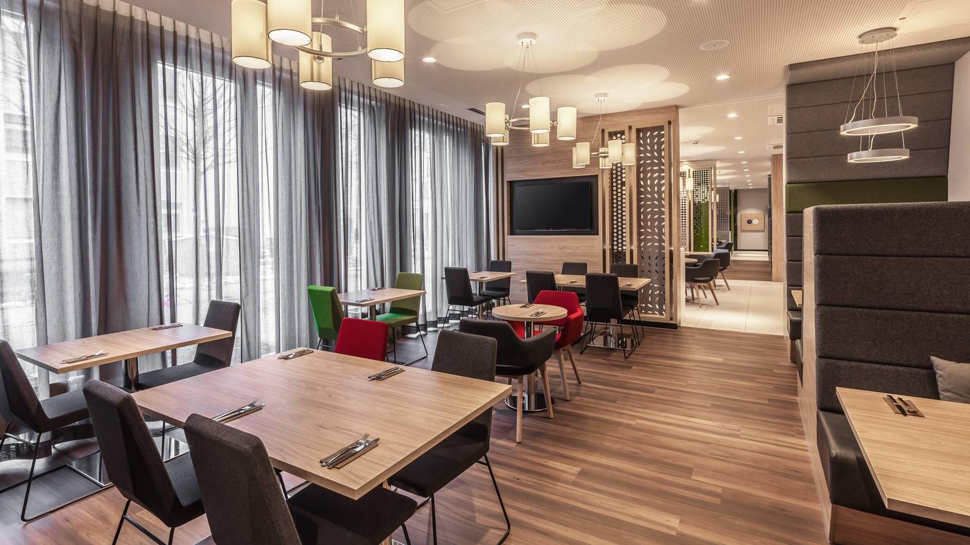 Holiday-Inn-Express-Munich-City-East-Restaurant-22