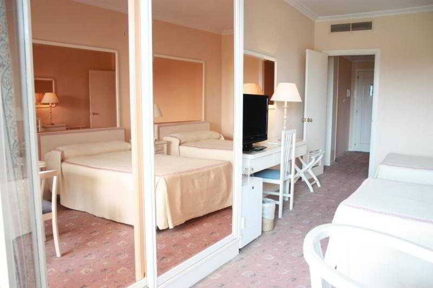 Mas-Gallau-Room-16