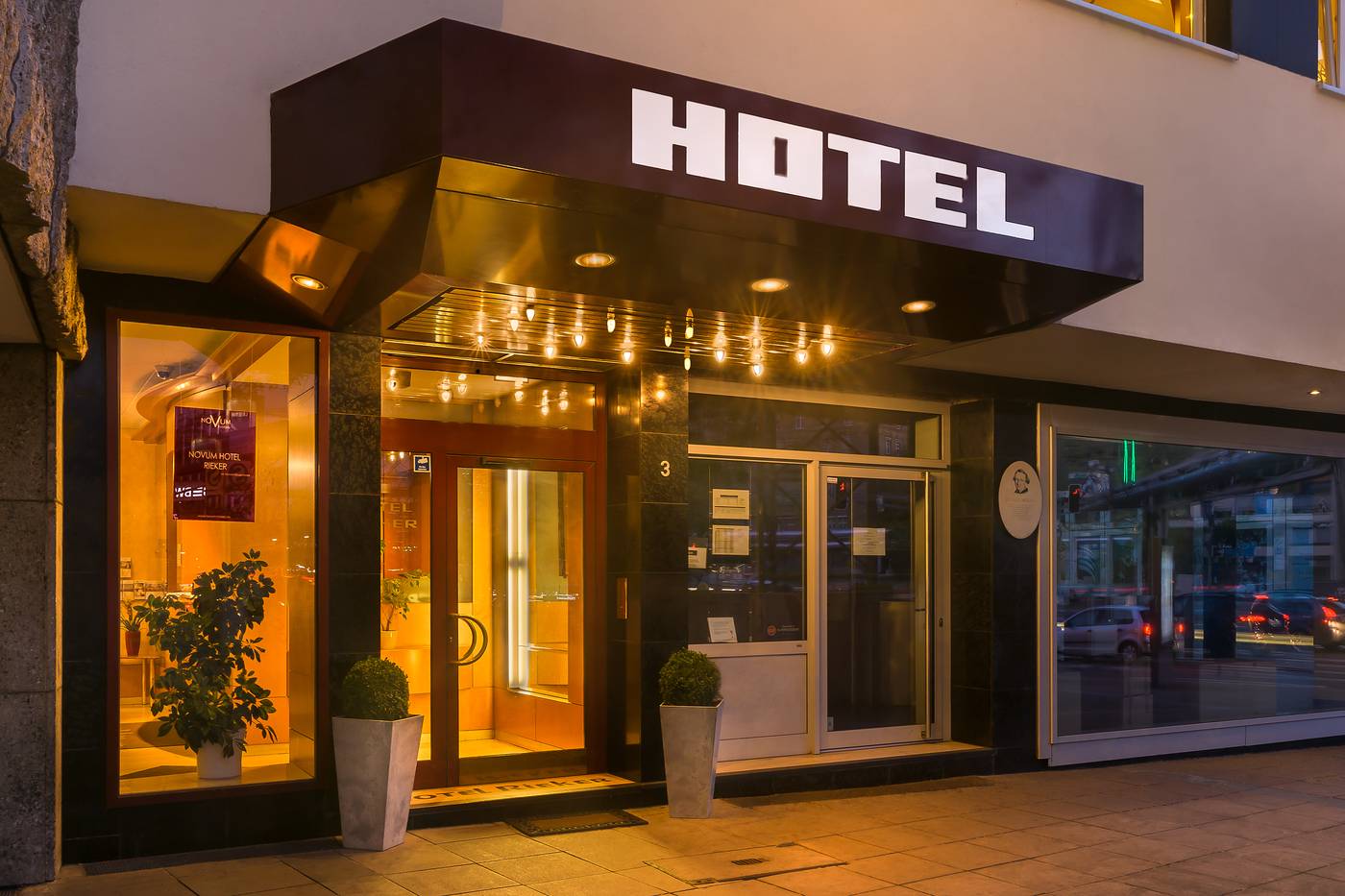 Novum Hotel Stuttgart Hauptbahnhof - Rieker-Germany-STUTTGART-General view-5