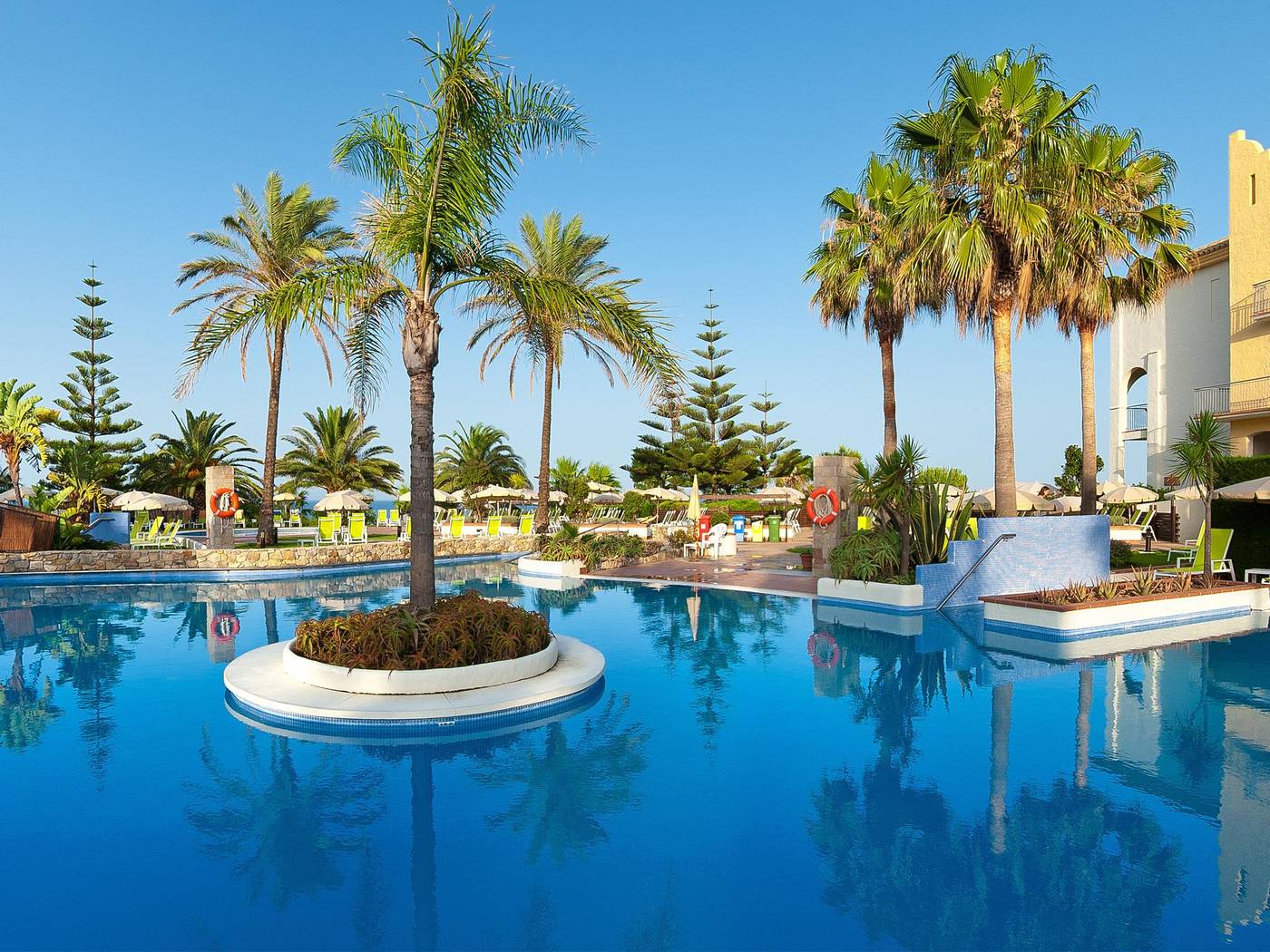 Hotel-Fuerte-Conil-Costaluz-Pool-2