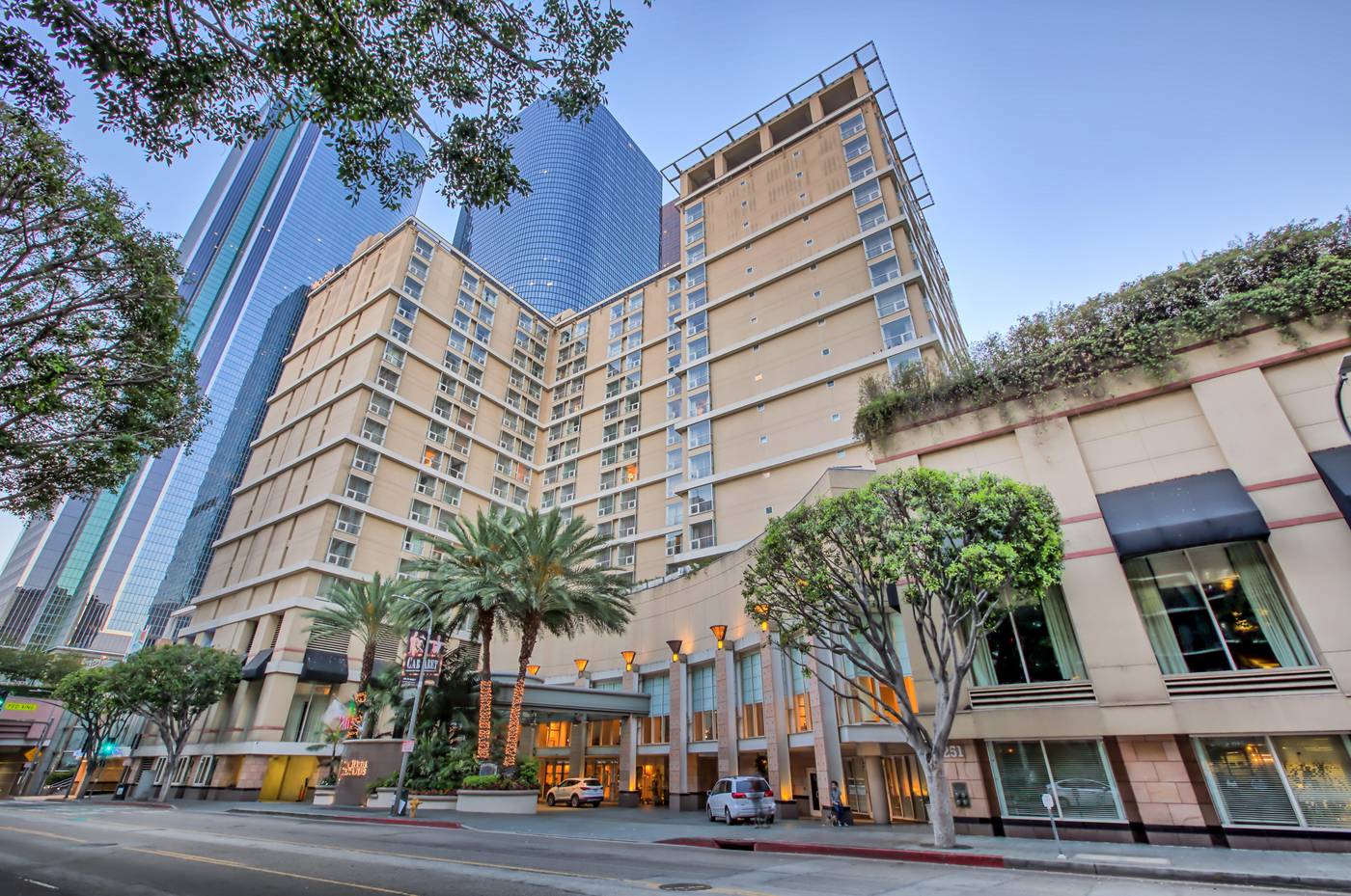 Omni-Los-Angeles-Hotel-at-California-Plaza-General-view-1