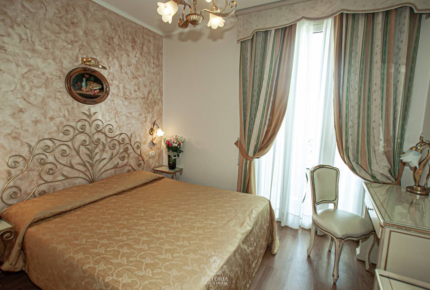 Viktoria-Palace-Room-10