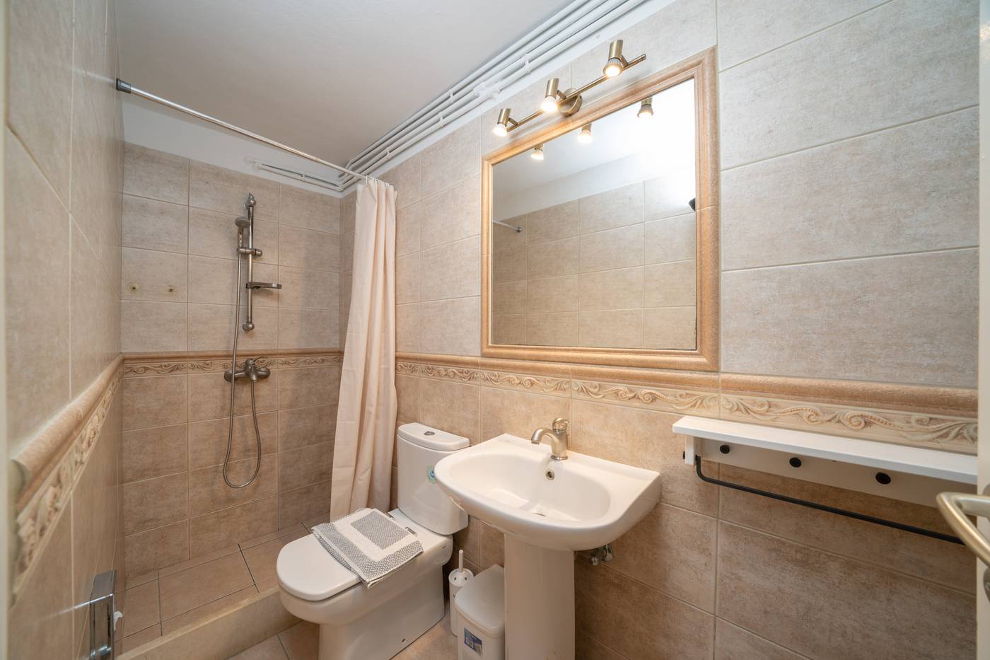 Lorenzo-Hotel---Apartments-Room-35