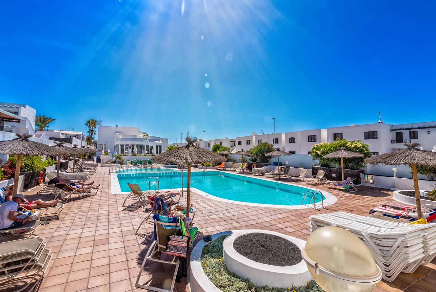 Apartamentos-LIVVO-Oasis-Pool-4