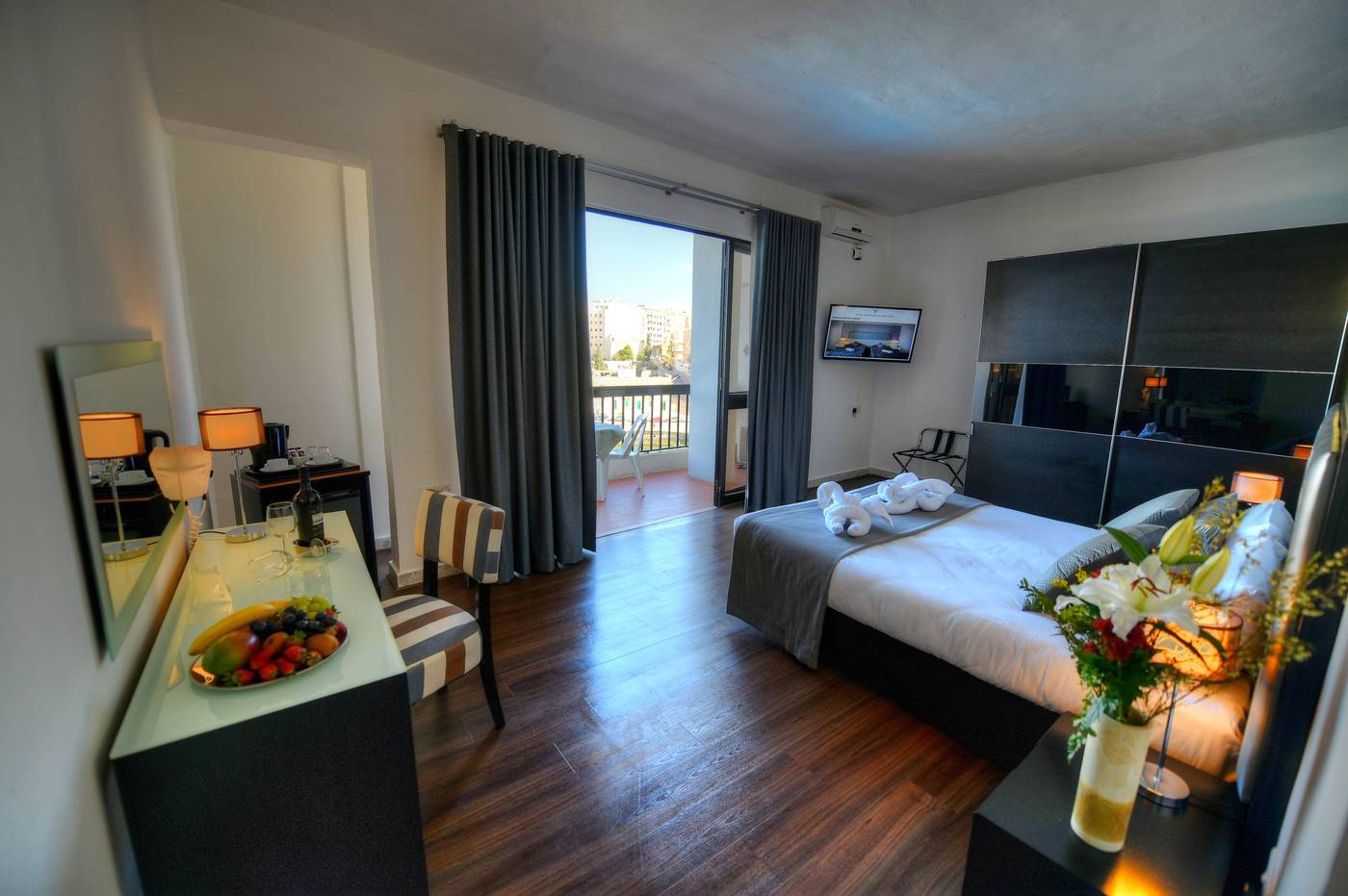 St-Julians-Bay-Hotel-Room-11