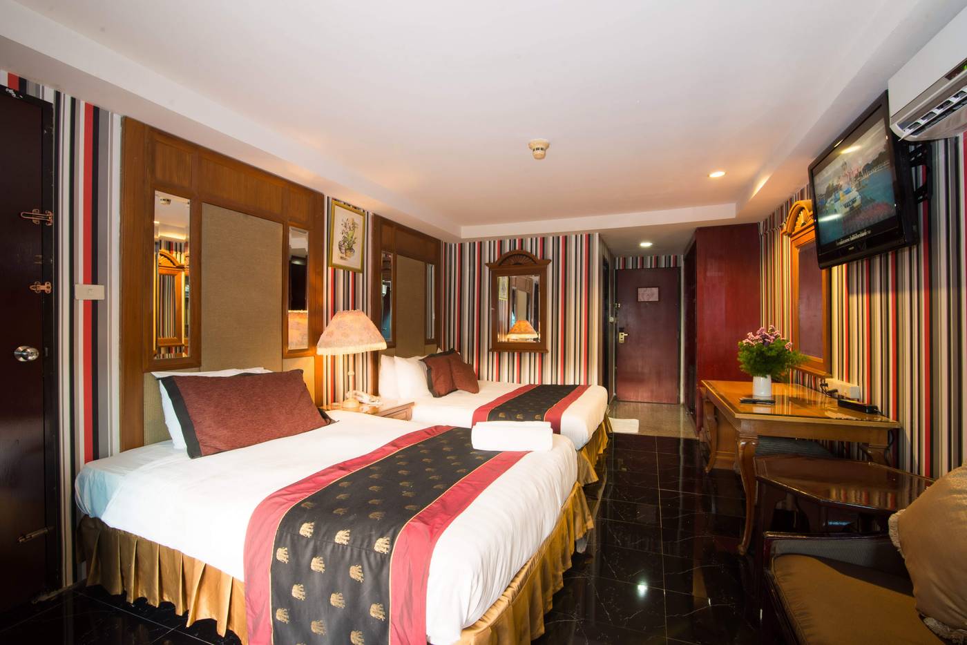 Diamond-City-Hotel-Room-2