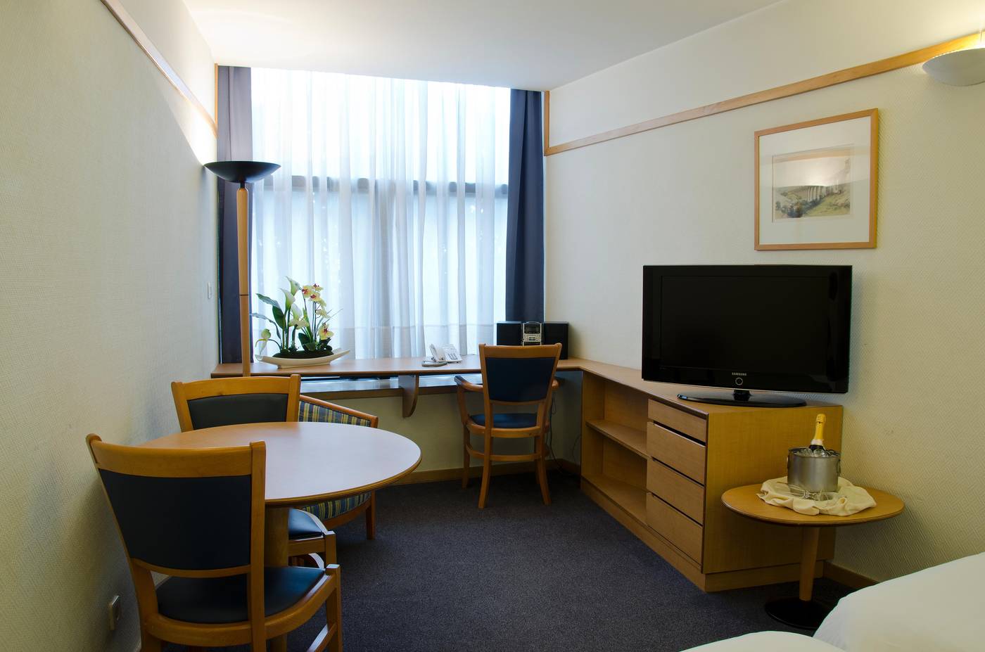 VIP-Executive-Suites-Eden-Room-18