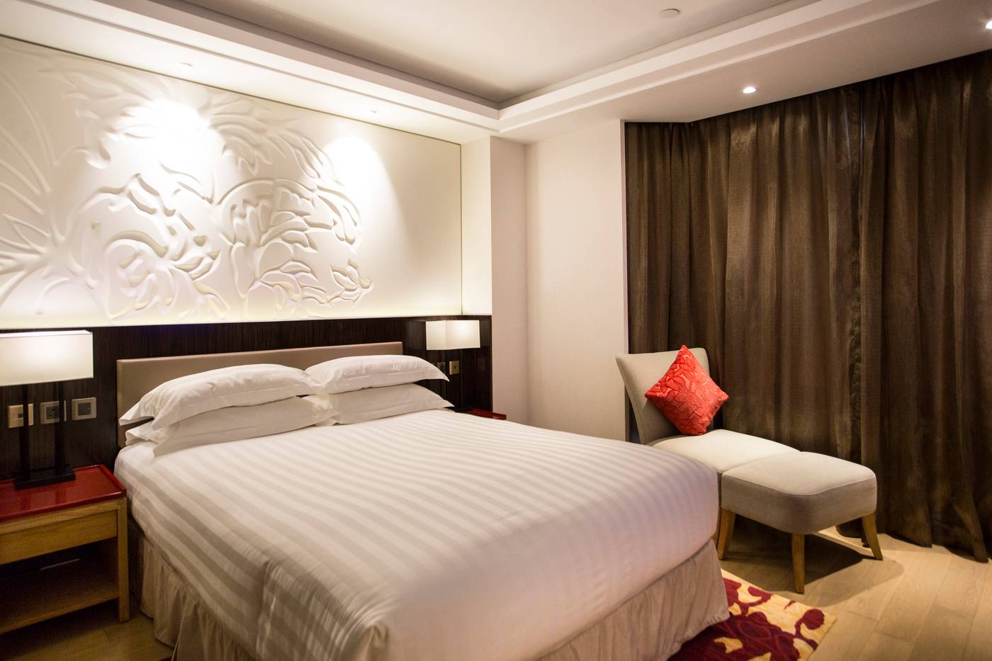 Wharney-Hotel-Room-15