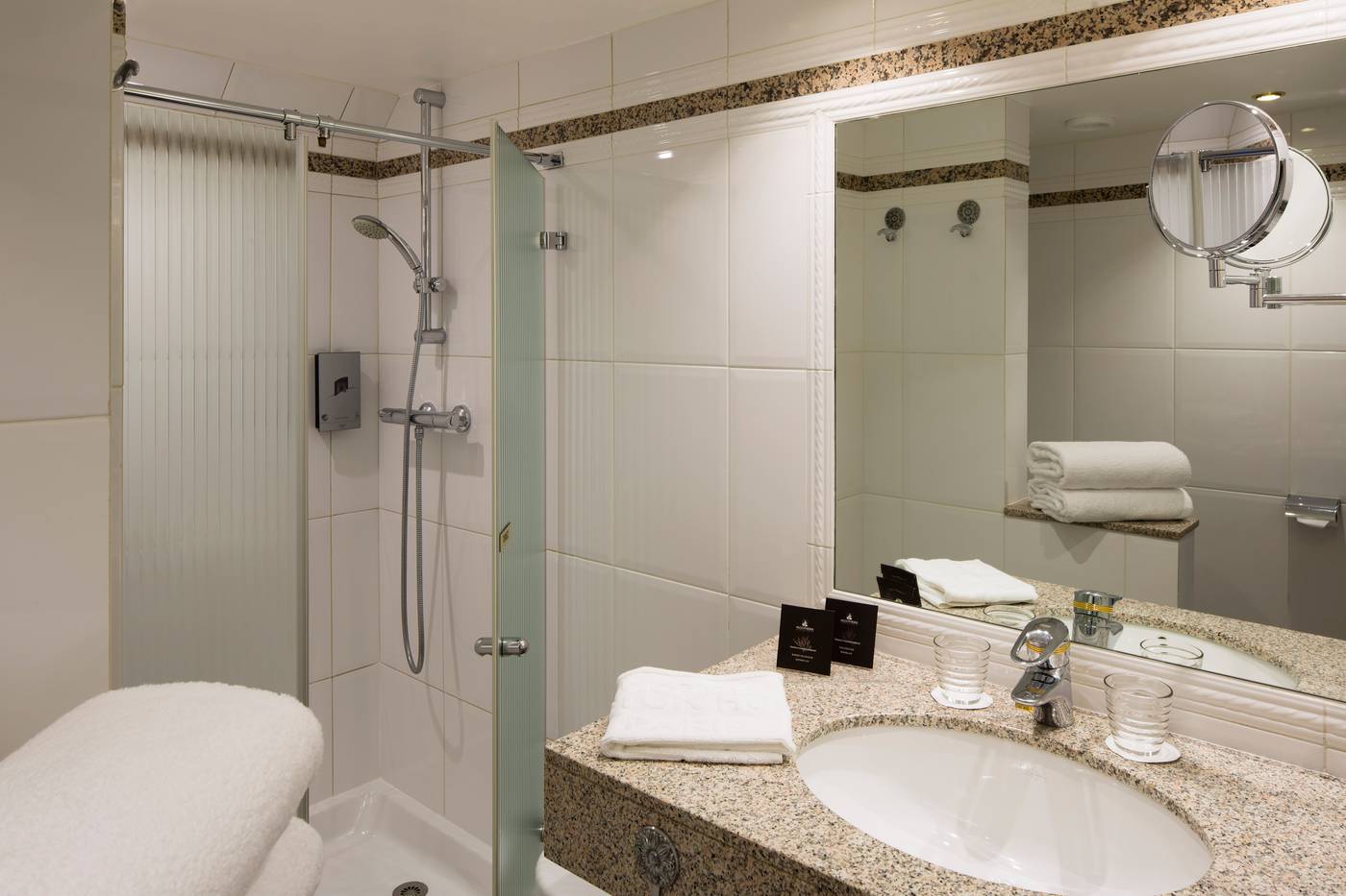 Hotel-Victor-Hugo-Paris-Kleber-Room-44