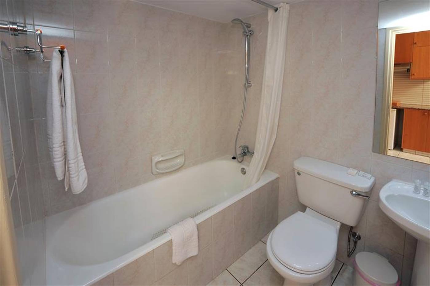 Nelia-Gardens-Room-21