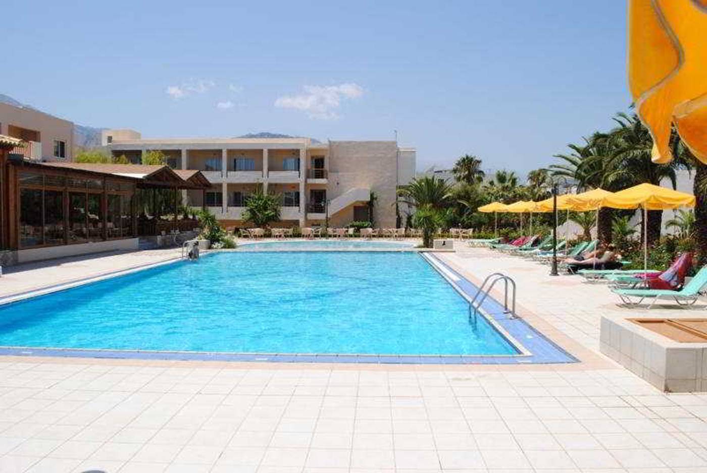 Delfina-beach-Pool-2