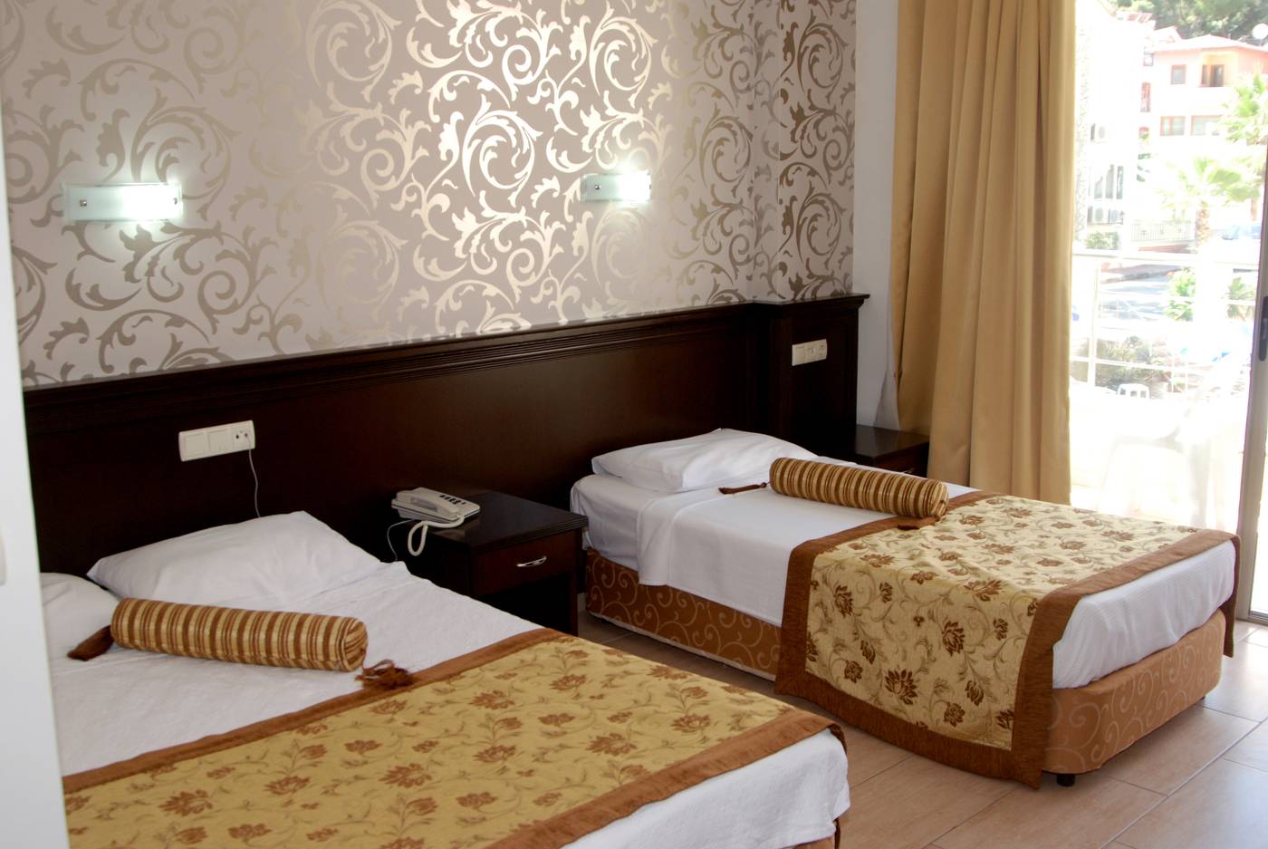 Grand-Lukullus-Hotel-Room-12