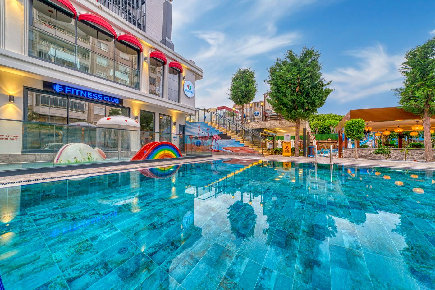 Big-Blue-Suite-Hotel-Pool-1