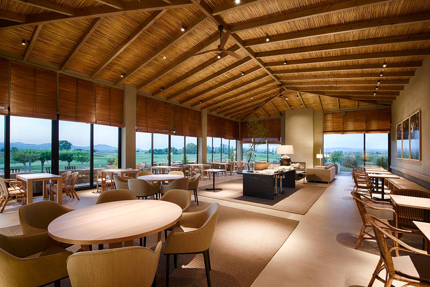 Double-Tree-by-Hilton-Hotel-Emporda-Restaurant-25