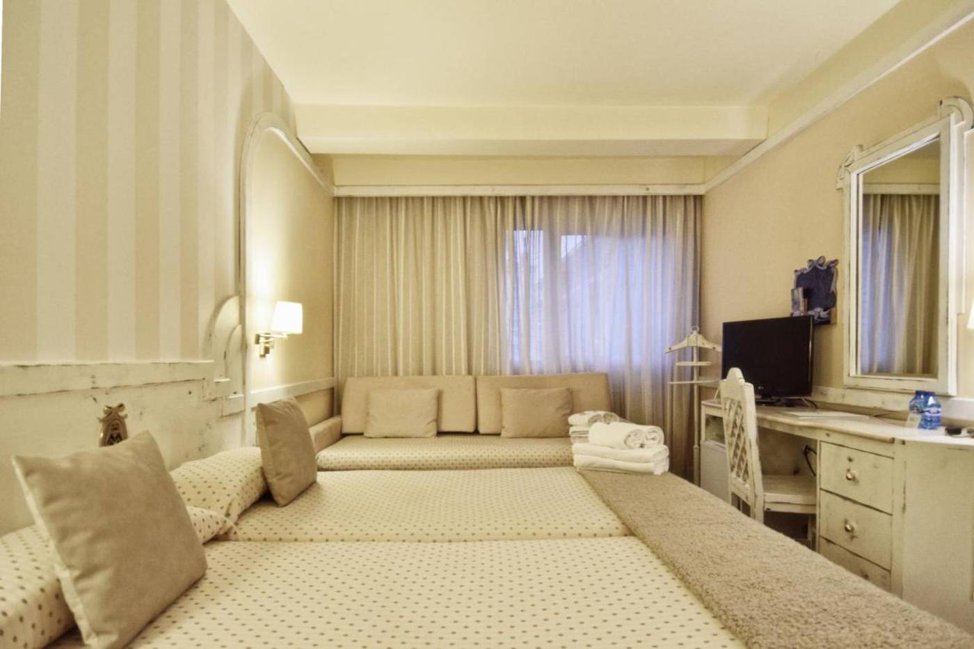 Hotel Maria Luisa-Spain-BURGOS-Room-10