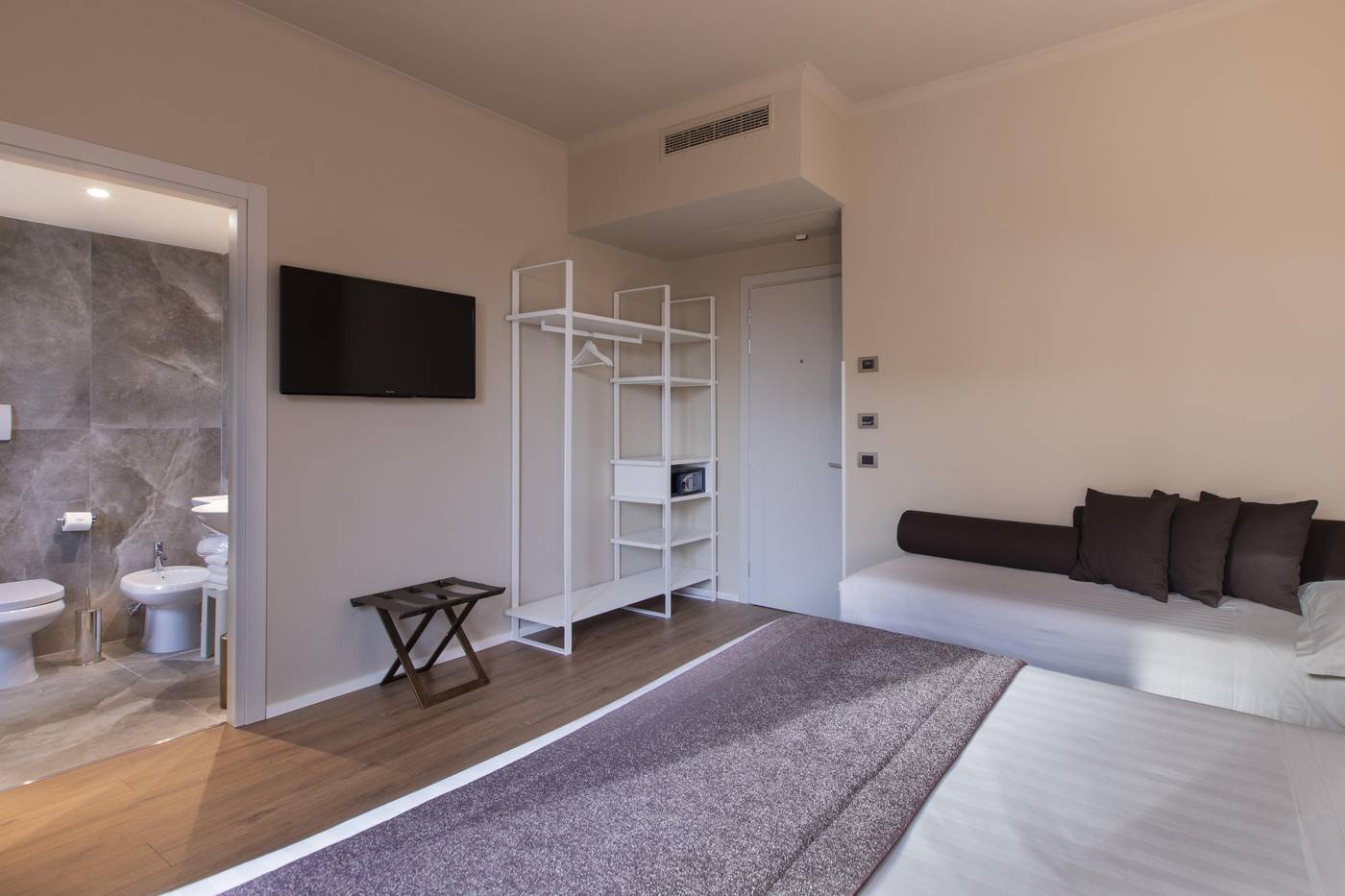 The-Smooth-Rome-Room-28