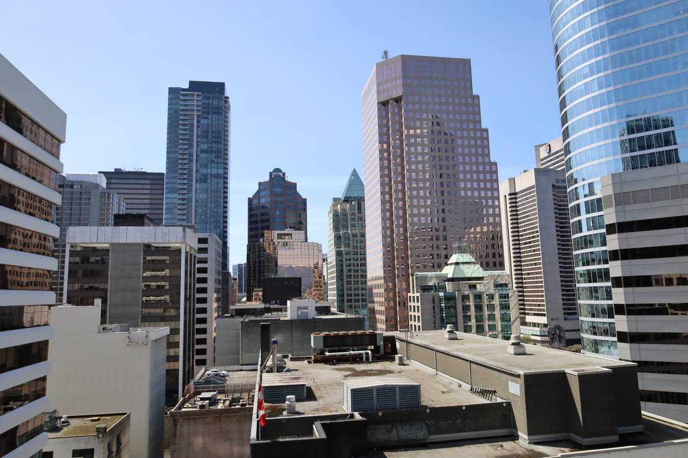 Azur-Legacy-Collection-Hotel-Bar-1