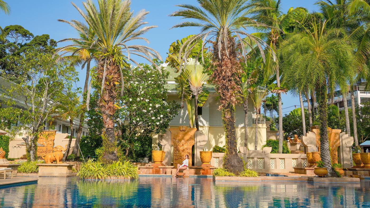 Holiday-Inn-Resort-Phuket-Patong-Pool-9