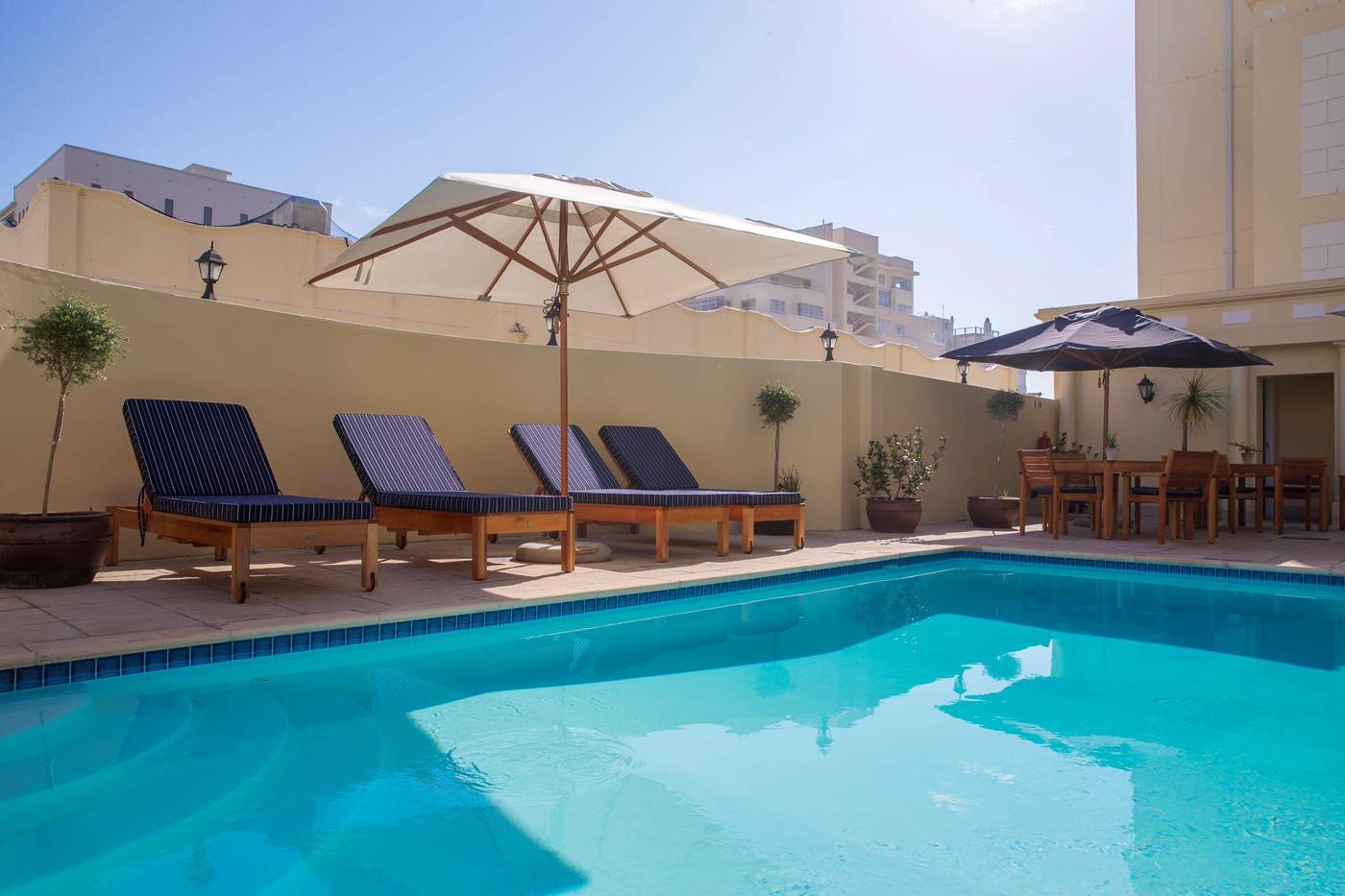 Radisson-Blu-Le-Vendome-Pool-51