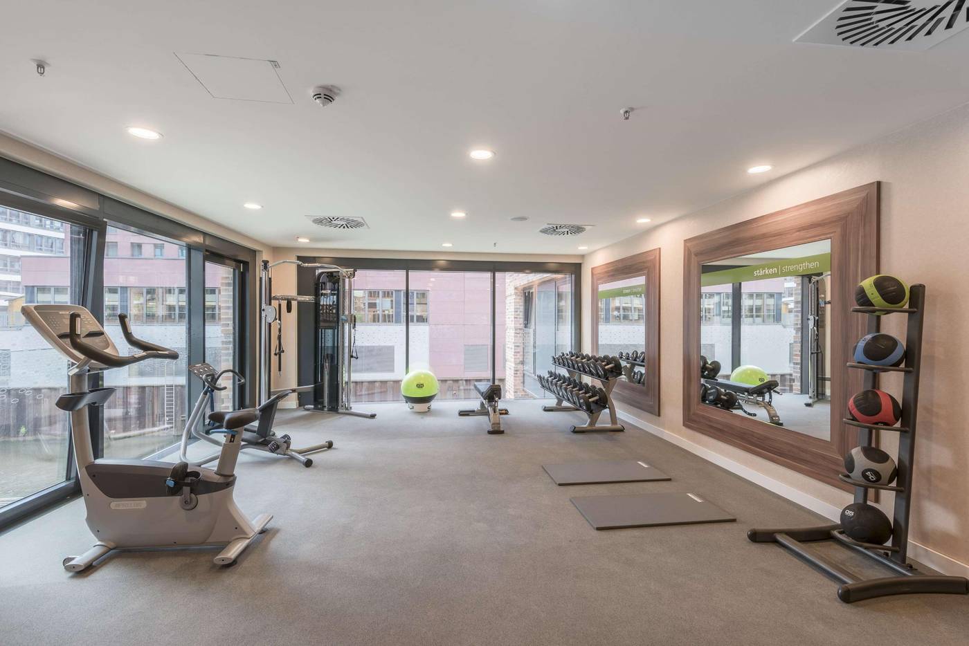 Hampton by Hilton Hamburg City Centre - Germany - Hamburg - Sports and Entertainment - 7