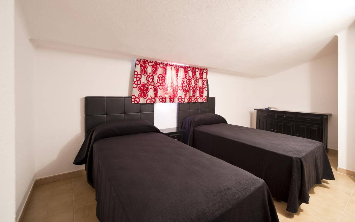 Salles-Beach-Apartments-Room-30