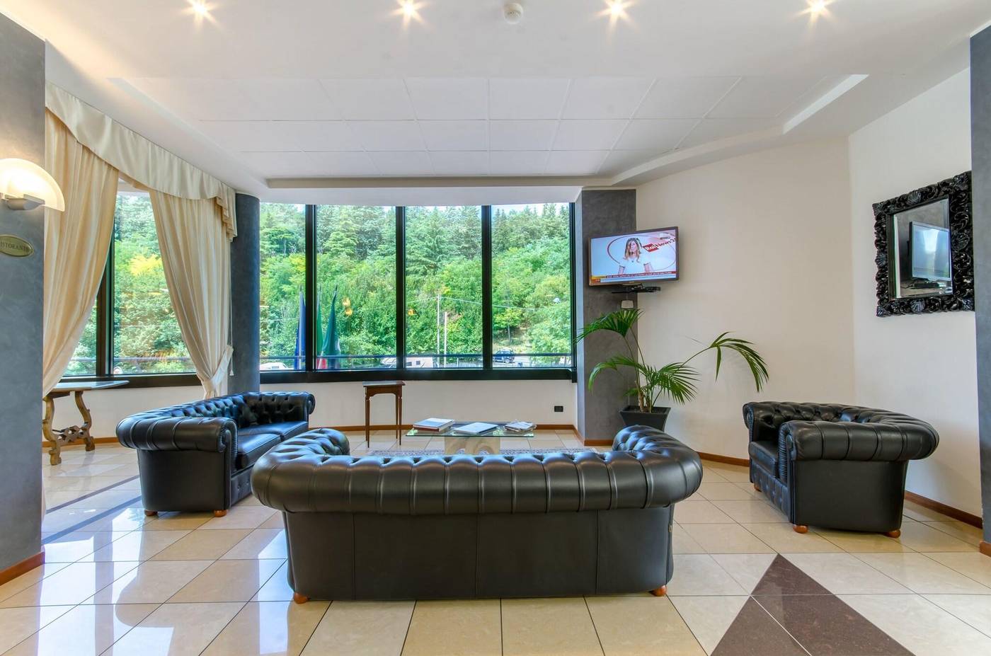 Federico-II-Lobby-12