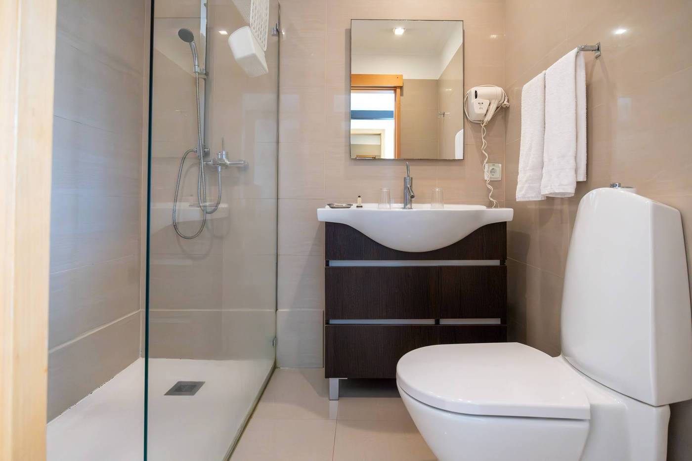 White-Waters-Room-10