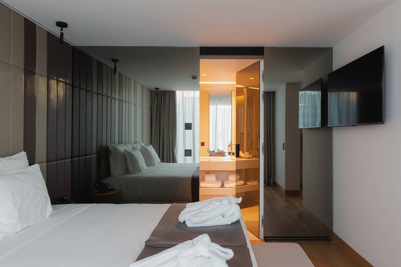 Lumen-Hotel-and-The-Lisbon-Light-Show-Room-23