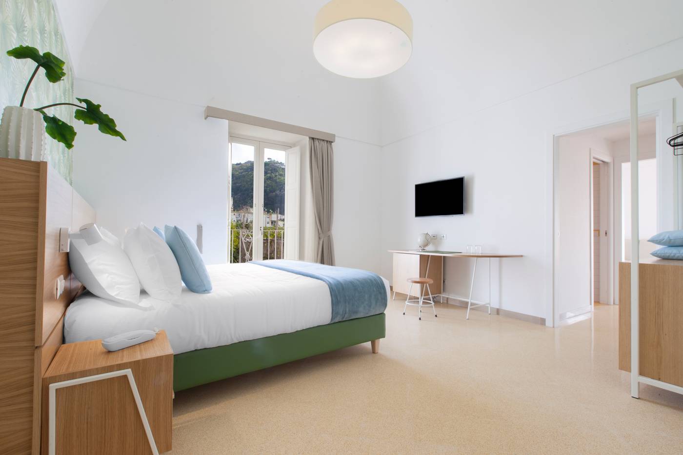 Unconventional-Sorrento-Coast-Room-16