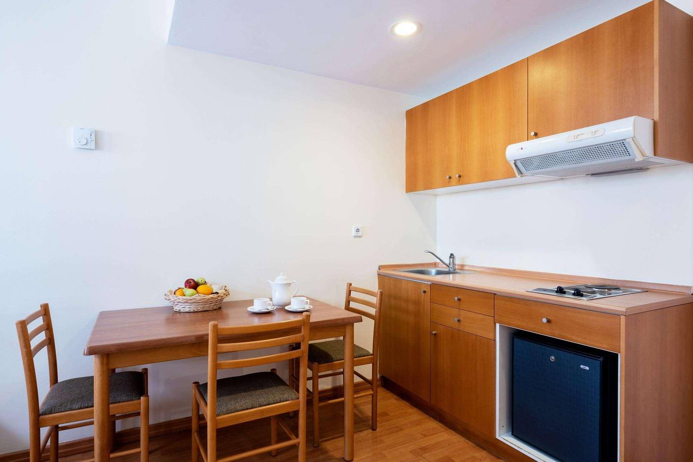Angela-Hotel-Downtown-Rooms-Room-17