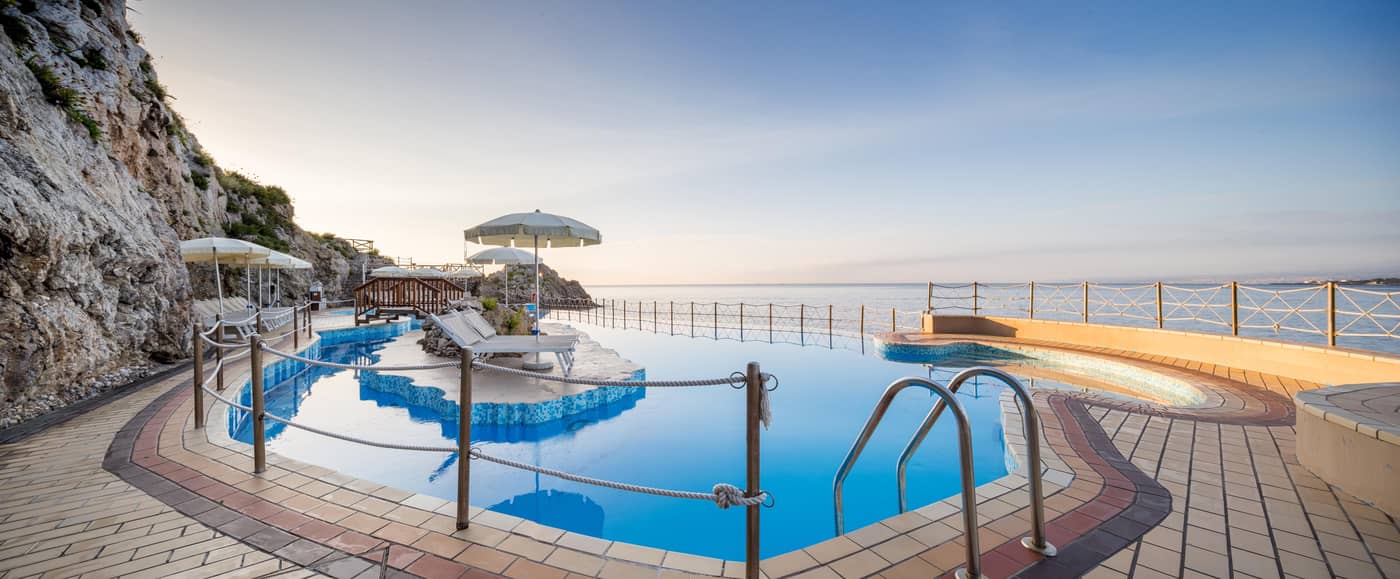 Unahotels-Capotaormina-Pool-5